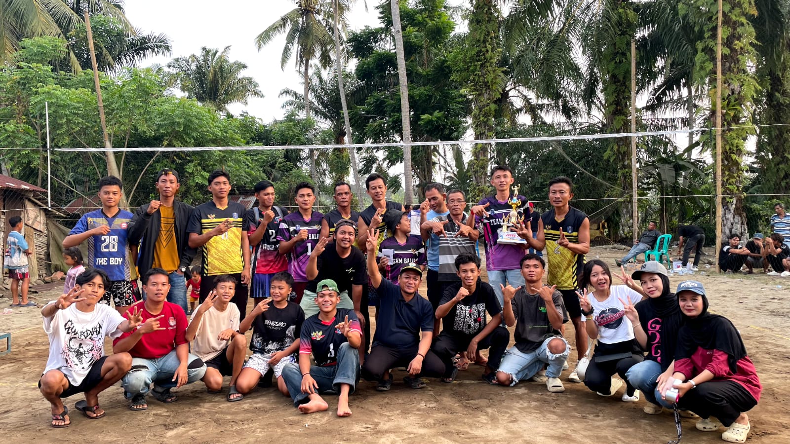 Foto Desa Paluah Terap Raih Juara 3 Turnamen Bola Voli Antar Desa di Penago I