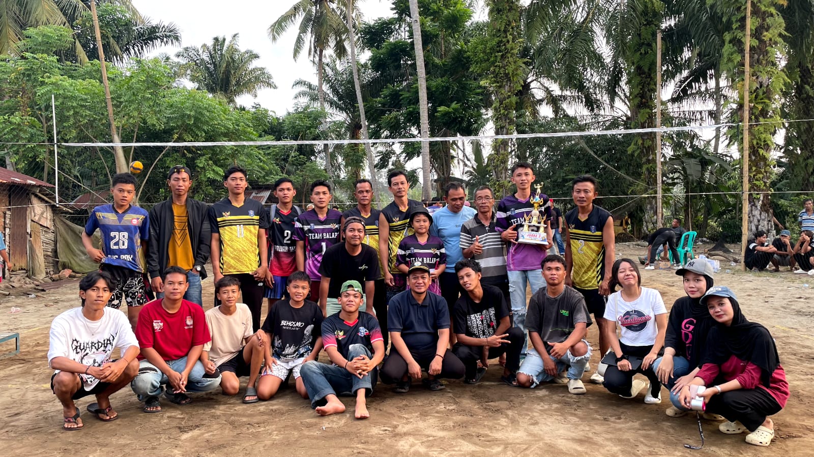 Foto Desa Paluah Terap Raih Juara 3 Turnamen Bola Voli Antar Desa di Penago I